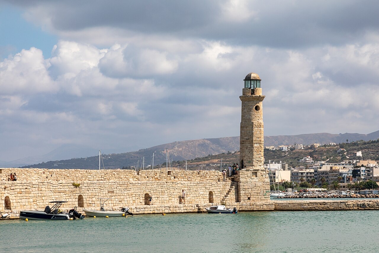 Rethymno Old Town: Minarets, Fortezza and the Long City Beach